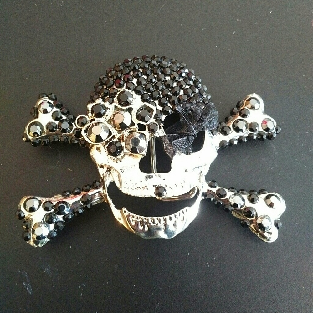Skull buckle